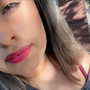 Meet your Posher, Yessica